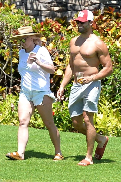 
    Britney Spears și iubitul  