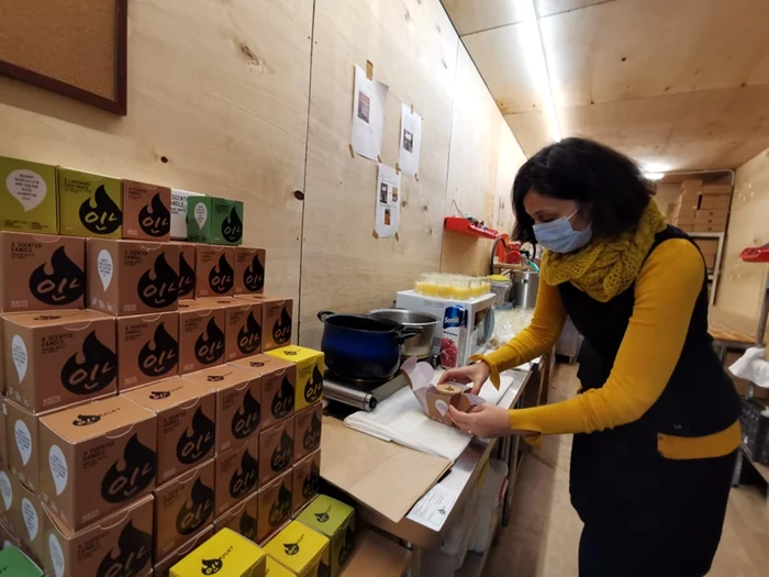 OilRight, lumânări parfumate din ulei alimentar uzat FOTO Ş.Both