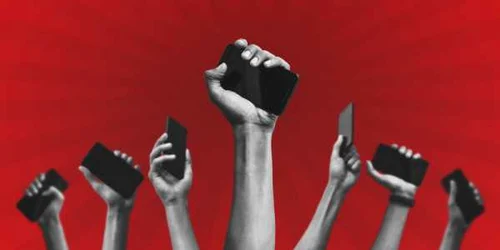 Mana cu smartphone protest politica FOTO Shutterstock