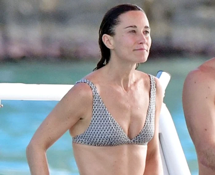 
    Paul McCartney  s-a avântat în valuri  pe insula St. Barths   