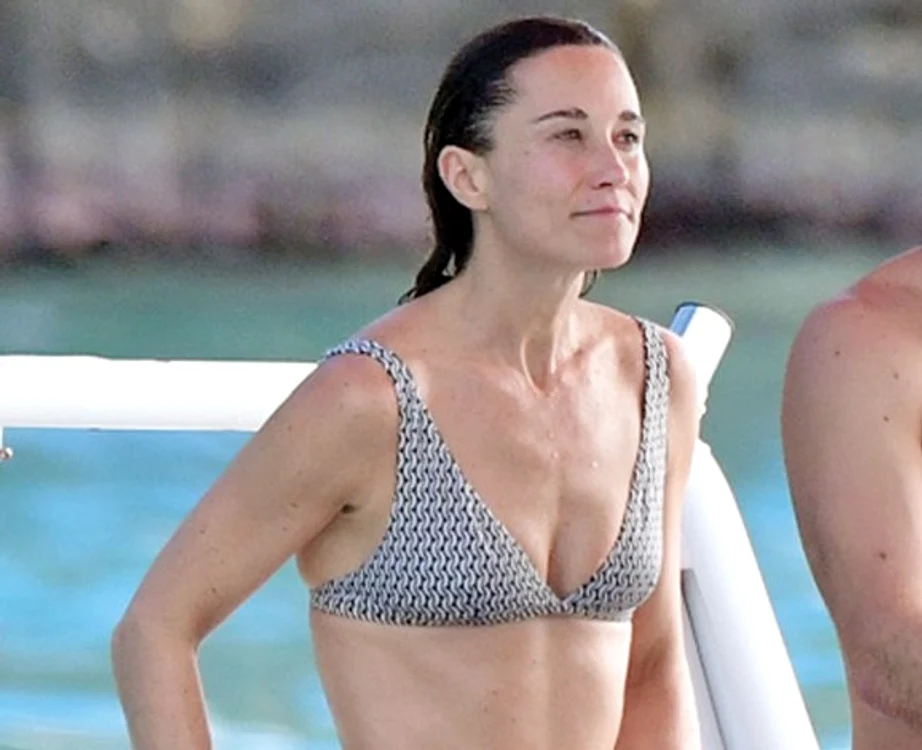 
    Paul McCartney  s-a avântat în valuri  pe insula St. Barths   