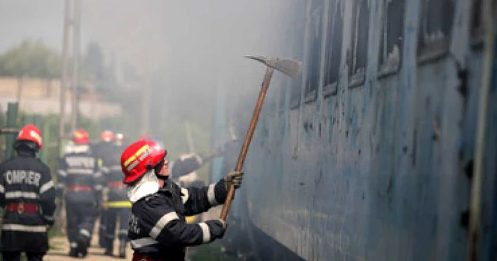 Timişoara: Trei femei au murit după ce un tren a lovit o maşină condusă de un italian