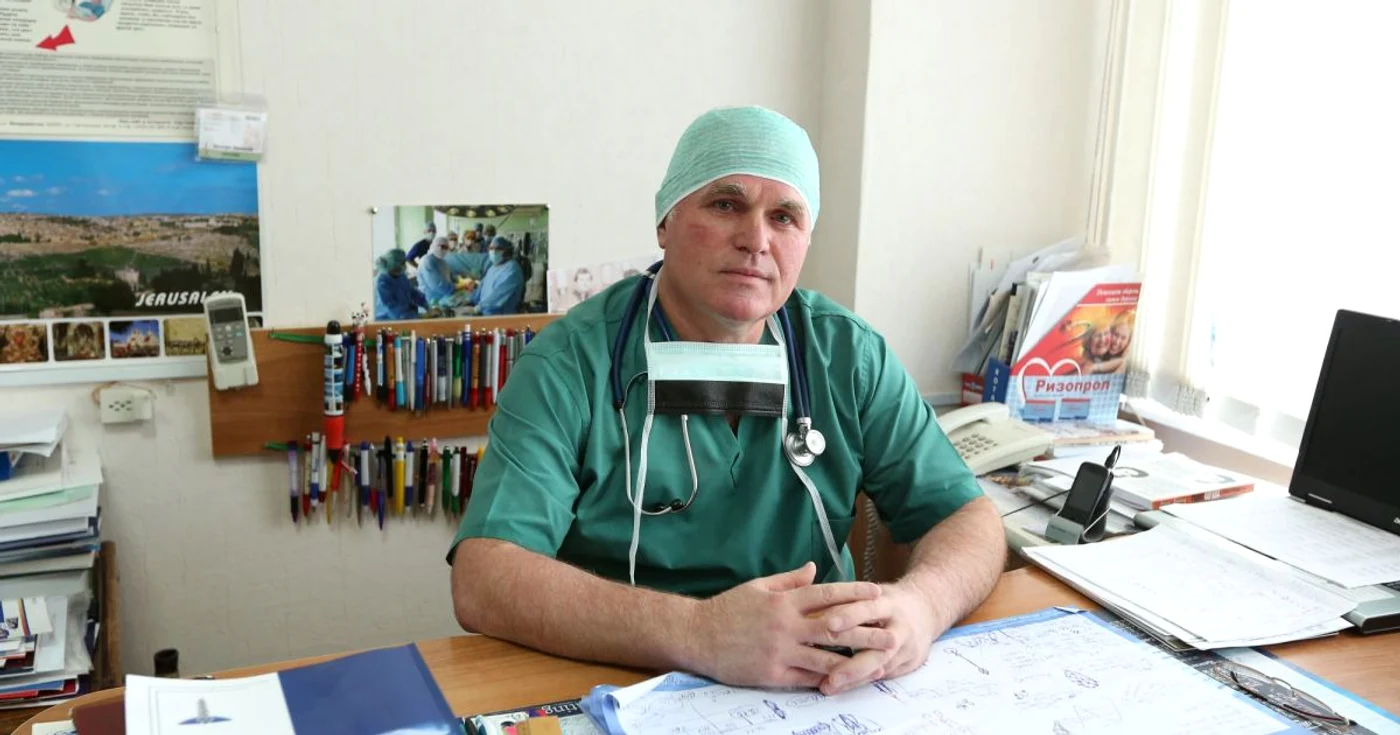 Gheorghe Manolache face operaţii pe cord deschis de peste 30 de ani FOTO Dumitru Goncear