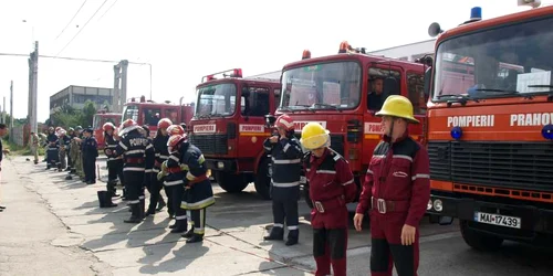 Demonstraţiile pompierilor vor fi şi în acest an punctul de atracţie al manifestărilor de la „Ziua Porţilor Deschise“ (foto: Alex Policală)  