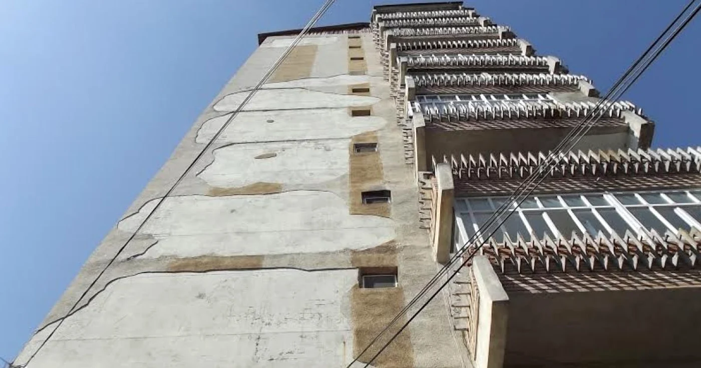 Blocul 1 de pe Calea Moldovei este unul dintre cele mai mari din municipiu