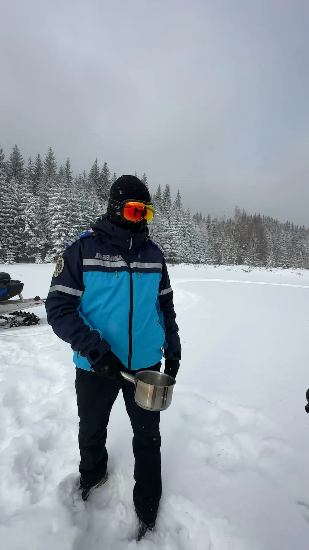 Experiment la minus 17 grade Celsius: Aceasta este temperatura din „biroul” jandarmilor montani