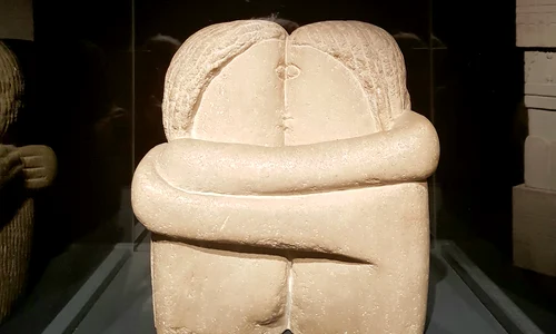 p 15 Sarutul credit A  Docea jpg