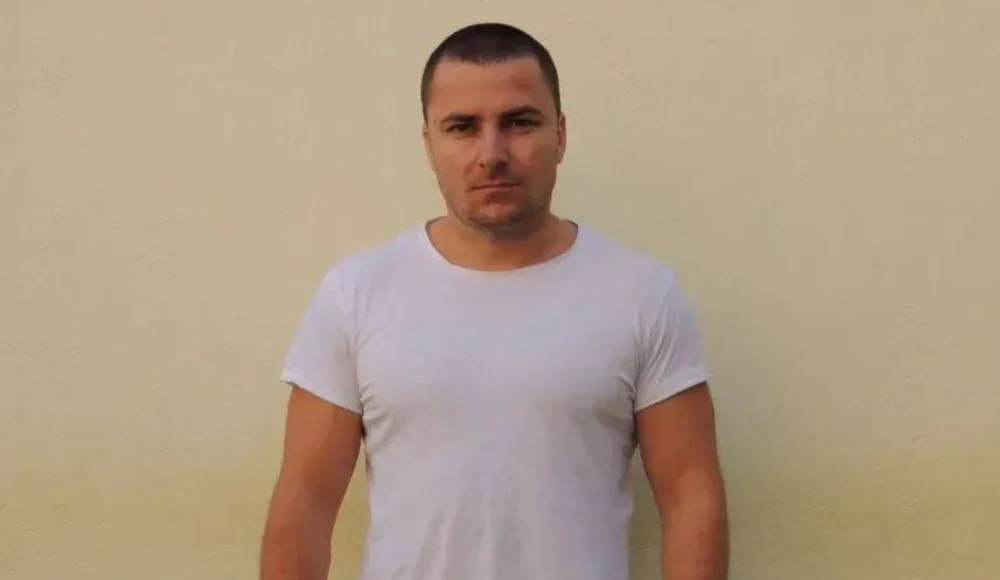 Un tânăr susține că l-a văzut pe criminalul Emil Gânj în timp ce căuta mâncare în curtea lui. Autoritățile nu au reușit să-l depisteze