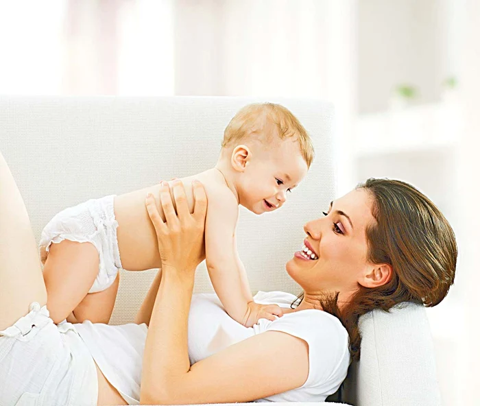 Guvernul simplifică de la 1 iulie procedurile de acordare a indemnizaţiei şi concediului pentru creşterea celui mic