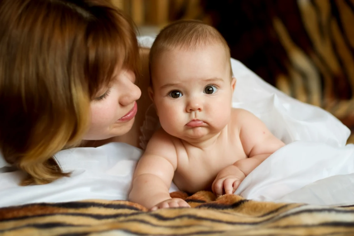 Cei mici reacţionează pozitiv atunci când sunt legănaţi. FOTO Shutterstock