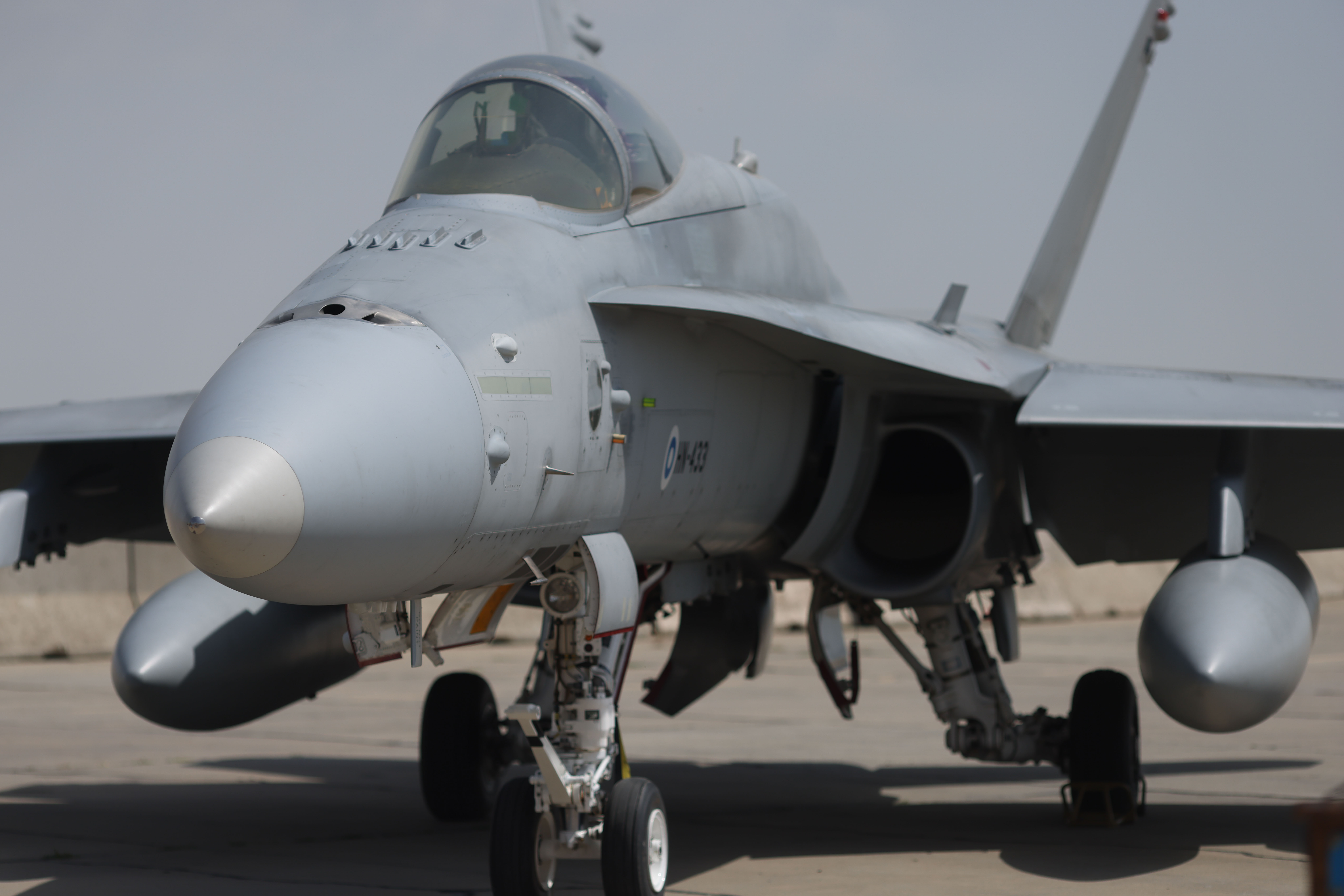 Ceremonia de certificare a detașamentului Forțelor Aeriene Finlandeze sosite în România, care vor executa misiuni de Poliție Aeriană Întărită (Enhanced Air Policing) sub comanda NATO, la baza militară de la Mihail Kogălniceanu, județul Constanța. FOT