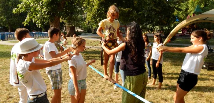 Tinerii au desfasurat mai multe activitati