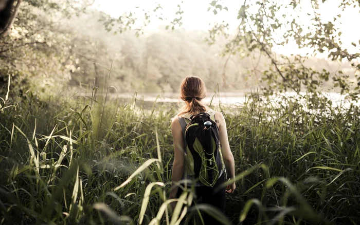 Oamenii au fost adaptați să trăiască în natură, arată studiul. Foto: Freepik.com