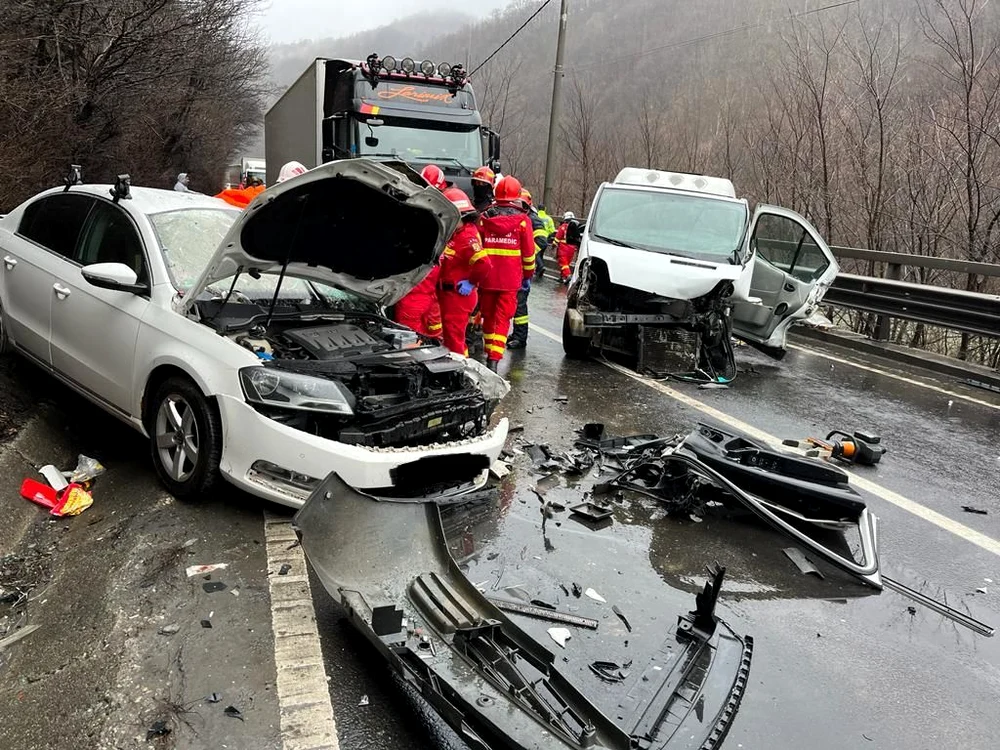 Accident cu patru victime printre care o copilă de 2 ani pe Valea Oltului la ieșire din Boița Sibiu 