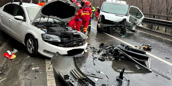 Accident cu patru victime printre care o copilă de 2 ani pe Valea Oltului la ieșire din Boița Sibiu Foto ISU Sibiu jpeg