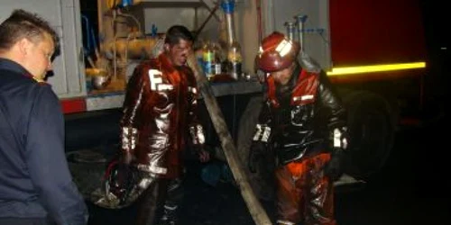 Pompierii nemţeni au petrecut Paştele la serviciu