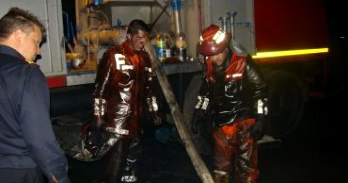 Pompierii nemţeni au petrecut Paştele la serviciu