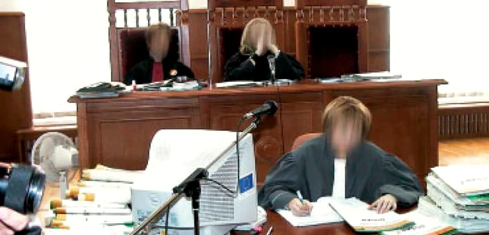 Judecătorii, superprime de vacanţă în plină criză