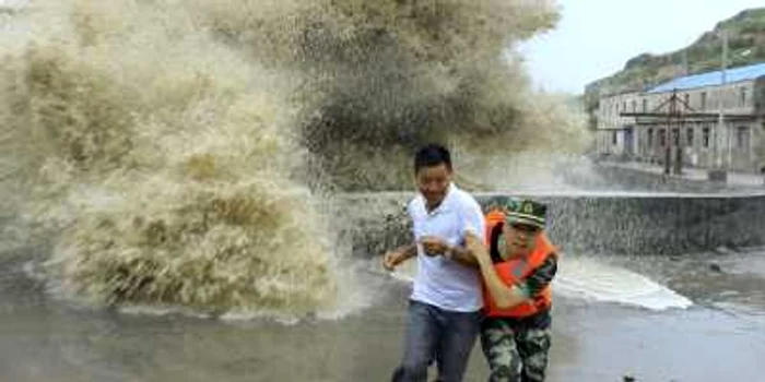 Sute de mii de persoane au fost evacuate în China, odată cu apropierea taifunului Soulik FOTO Reuters