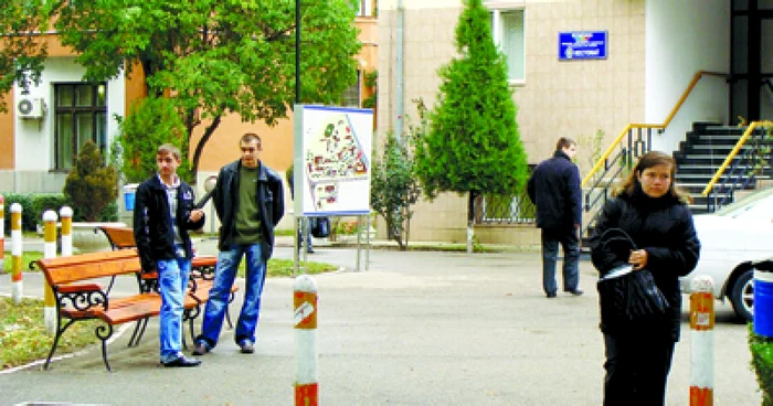 Oradea: Două semestre de nota zece pentru bursă