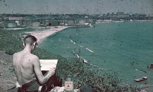 Un bărbat pictează Portul Constanța în timpul celui de-Al Doilea Război Mondial, 1941