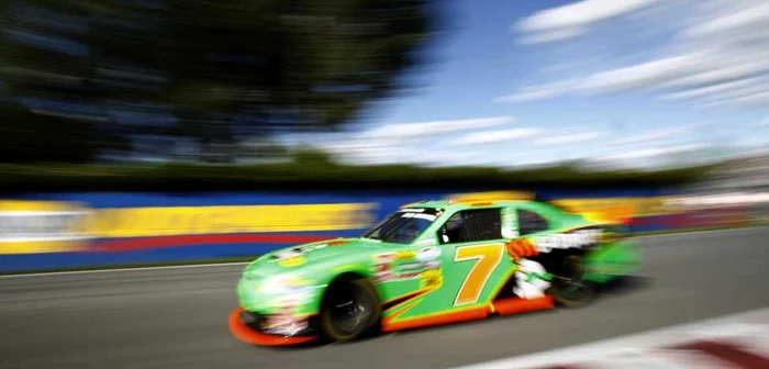 Danica Patrick pilotează o maşină Chevrolet * Foto: Reuters