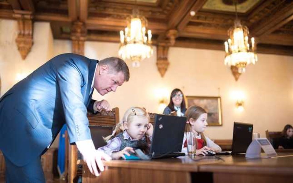 Klaus Iohannis se pensionează din postul de profesor de la Sibiu