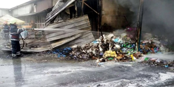 Un magazin s-a făcut scum în urma incendiului 