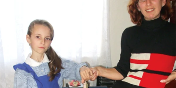 Şcolarii sunt nevoiţi să care ghiozdane grele