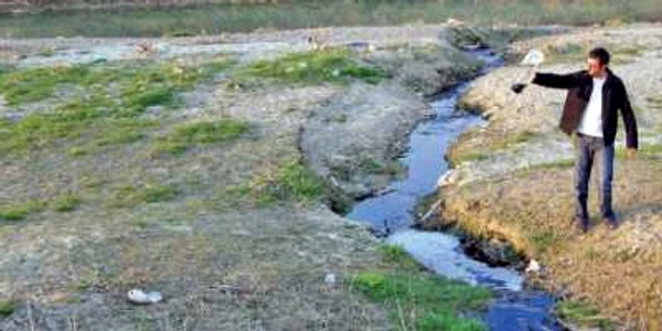 În pofida probelor existente şi astăzi la locul poluării, magistraţii vrânceni consideră că vinovaţii merită un simplu avertisment  