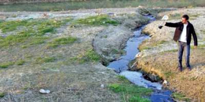 În pofida probelor existente şi astăzi la locul poluării, magistraţii vrânceni consideră că vinovaţii merită un simplu avertisment  
