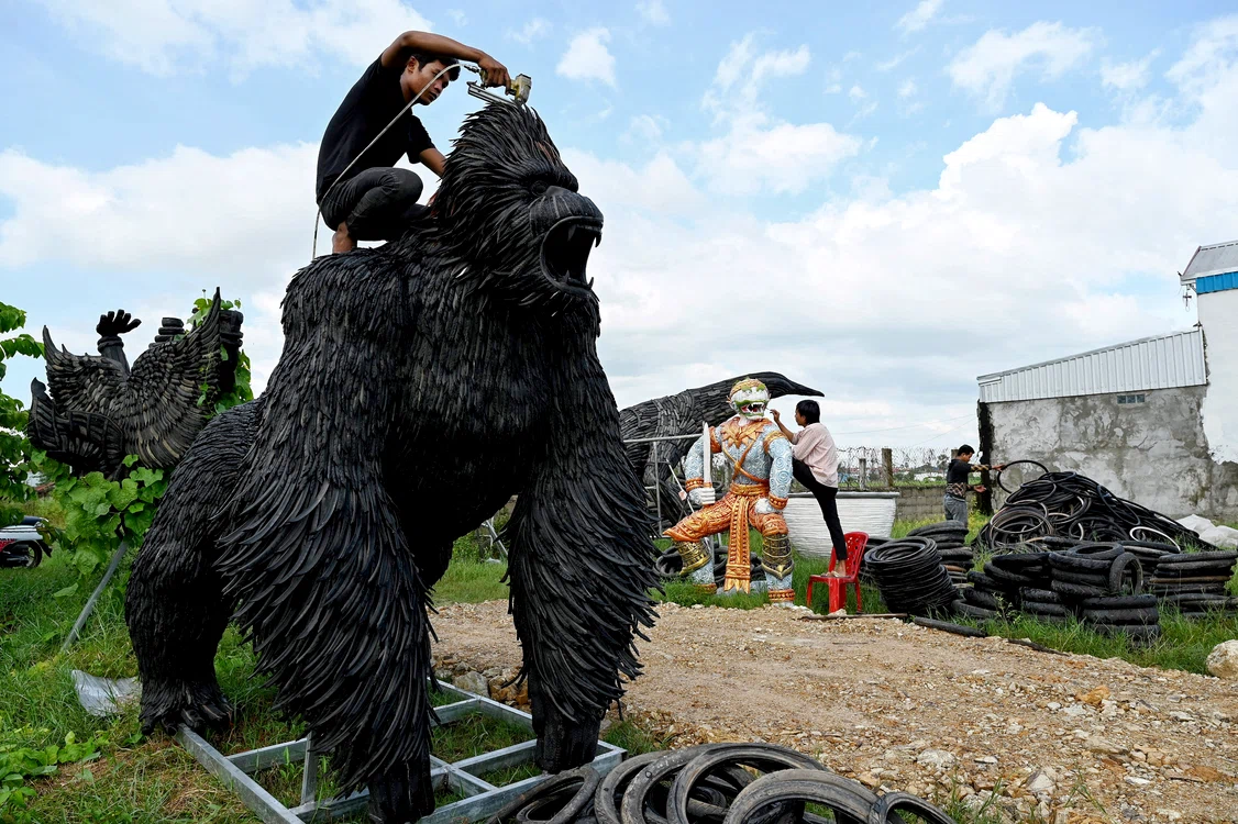 Astistul cambodgian Mean Tithpheap a realizat o gorilă King Kong de 2.5 m