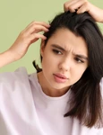 Semne ca parul nu este spalat suficient  Sursa foto shutterstock 2439069399 jpg