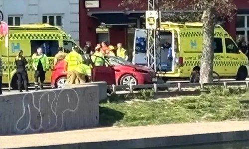o masina a intrat intr o multime in copenhaga png