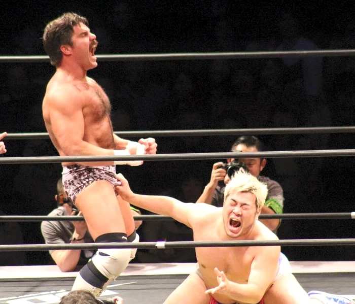 Joey Ryan și Danshoku Dino, în timpul lupteifoto: Arhiva Personală