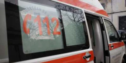 Medicul a fost transportat la spital cu ambulanţa