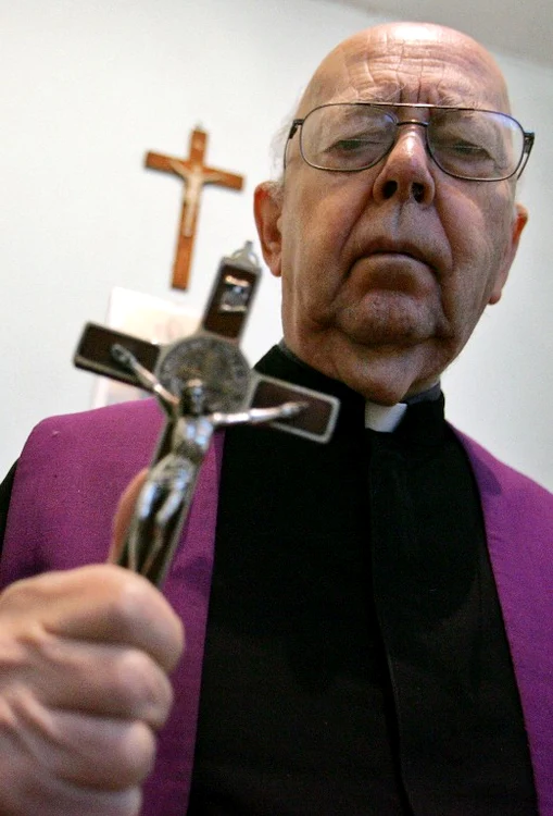
    Părintele Gabriele Amorth e preşedintele Asociaţiei Internaţionale a Exorciştilor (foto: AFP)  