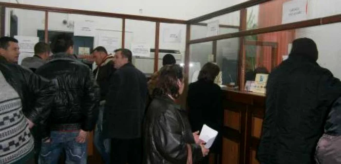  În ultimele zile ale anului 2011 a fost aglomeraţie la Direcţia de Impozite Locale 