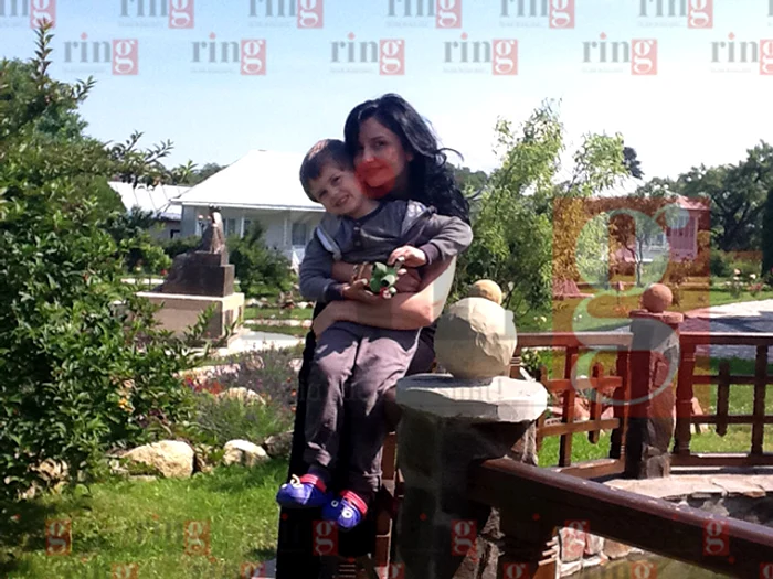 Petrus alături de mama sa Silvia