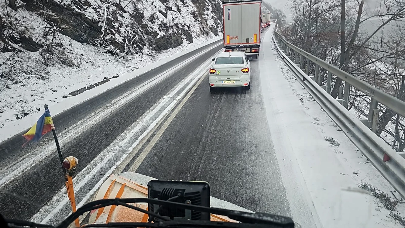 Circulație îngreunată pe DN 7 – Valea Oltului FOTO: DRDP Craiova