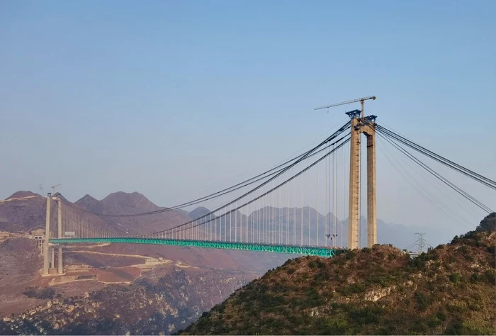 Podul Canionului Huajiang din China, finalizat înainte de termen. FOTO: X