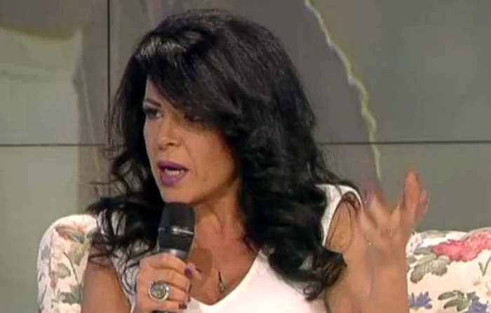 Anda Ghiţă a părăsit competiţia Ferma Vedetelor, după ce a pierdut duelul cu Sorana Foto: captură Pro Tv