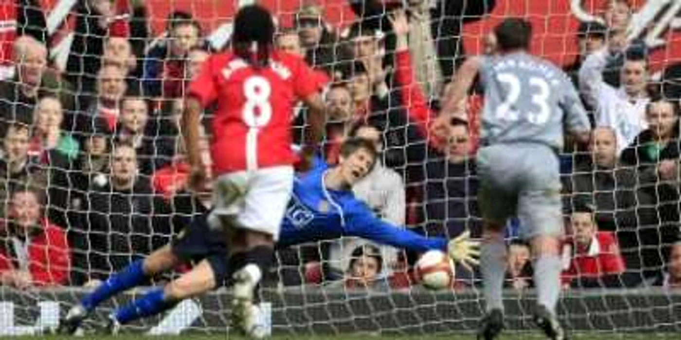 FOTBAL: Manchester United şi Liverpool, pentru titlul cu numărul 19
