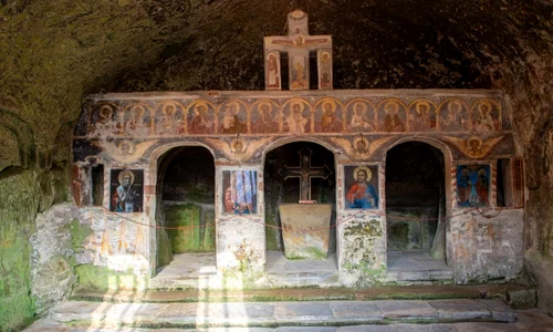 manastiri izolate, foto shutterstock jpg