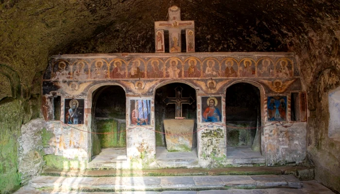 Mănăstirile izolate în munții din vestul României / foto: Shutterstock