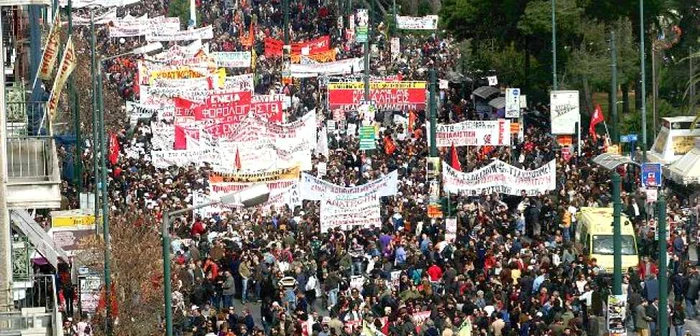 Grecii au obosit şi să protesteze