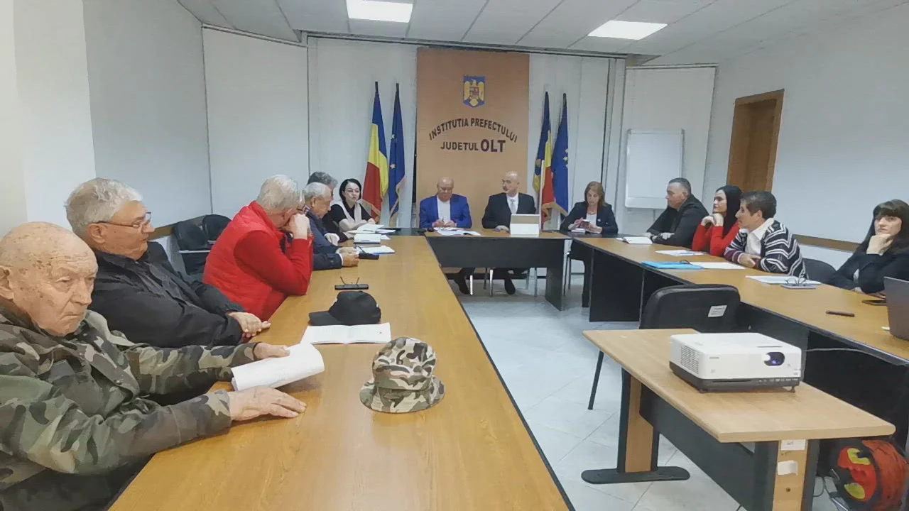 Accesul la serviciile medicale - cât în fapt, cât pe hârtie? Ce spun vârstnicii. Director CJAS: „Preferă să lucreze în privat”