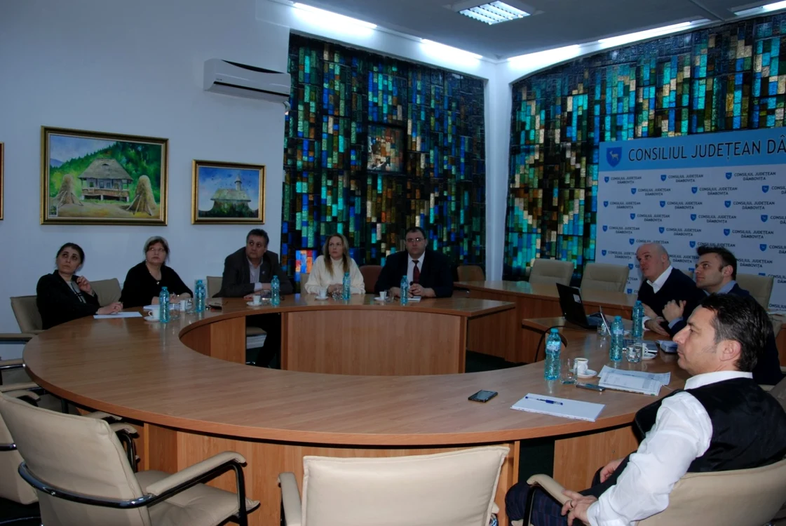 Discuţiile au fost benefice şi constructive pentru consolidarea potenţialului pe care Judeţul Dâmboviţa îl are la nivel naţional în spectrul dezvoltării multilaterale a regiunii