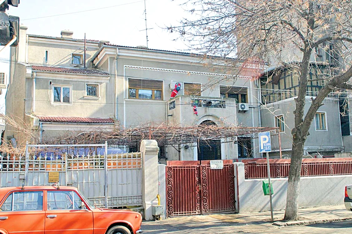 Casa din centrul Capitalei, unde locuia Adrian Păunescu, este şi cea mai valoroasă