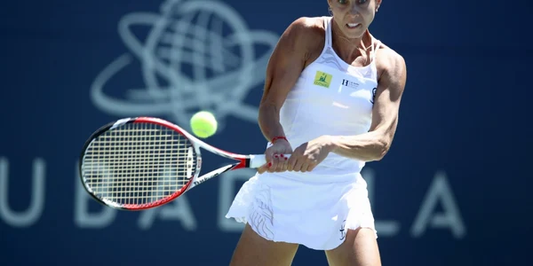 Mihaela Buzarnescu întoarce o minge în partida contra grecoaicei Maria Sakkari în finala Mubadala Silicon Valley Classic la Complexul de tenis Spartan în San Jose California Statele Unite ale Americii FOTO Guliver / Getty Images / Ezra Shaw 